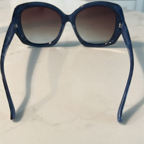 Jessica Simpson sunglasses - Picture 3 of 6